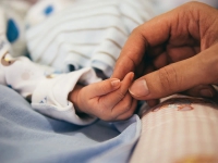 Maternità, paternità e congedo: cosa cambia